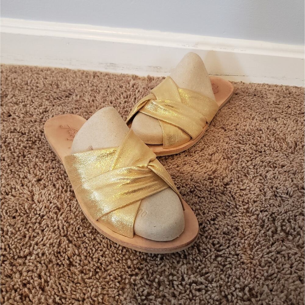 Free People Rio vista gold leather cris cross flip flops slides 39